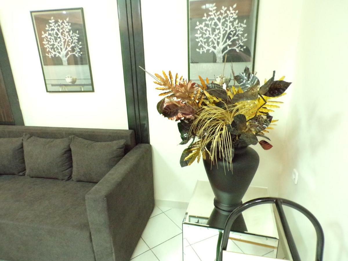 Christine'S Downtown Suites Кавала Екстериор снимка