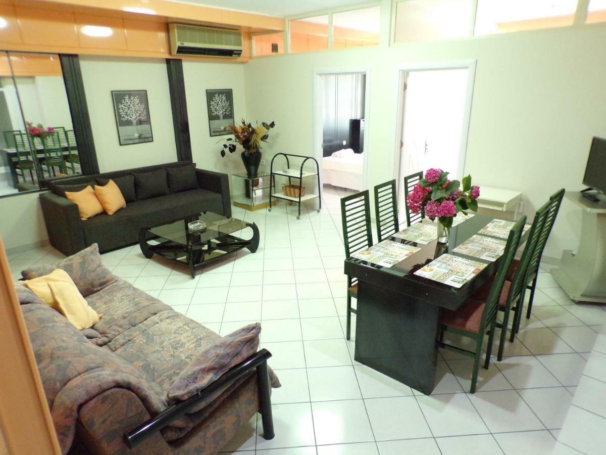 Christine'S Downtown Suites Кавала Екстериор снимка