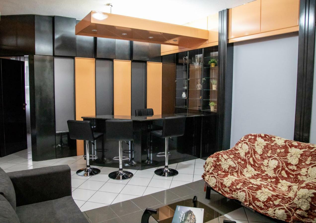 Christine'S Downtown Suites Кавала Екстериор снимка