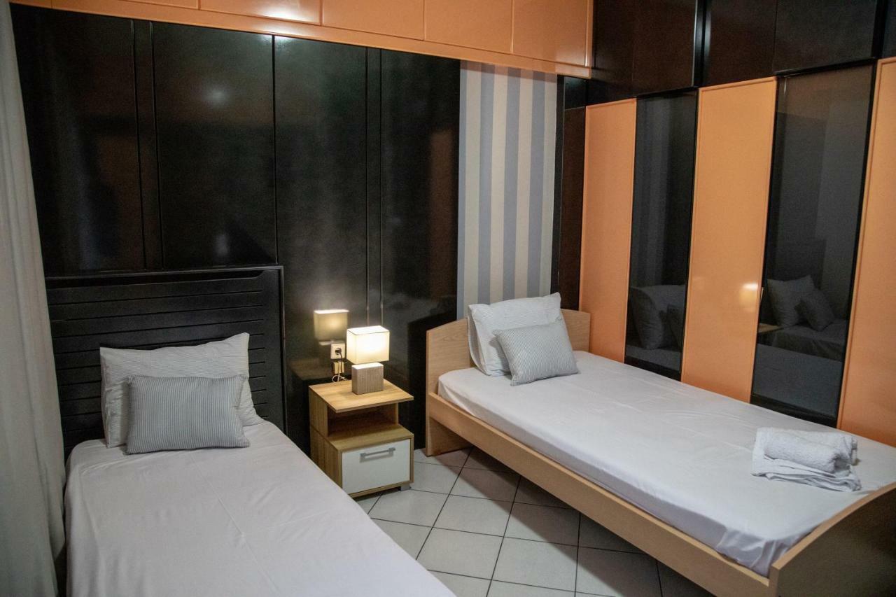 Christine'S Downtown Suites Кавала Екстериор снимка