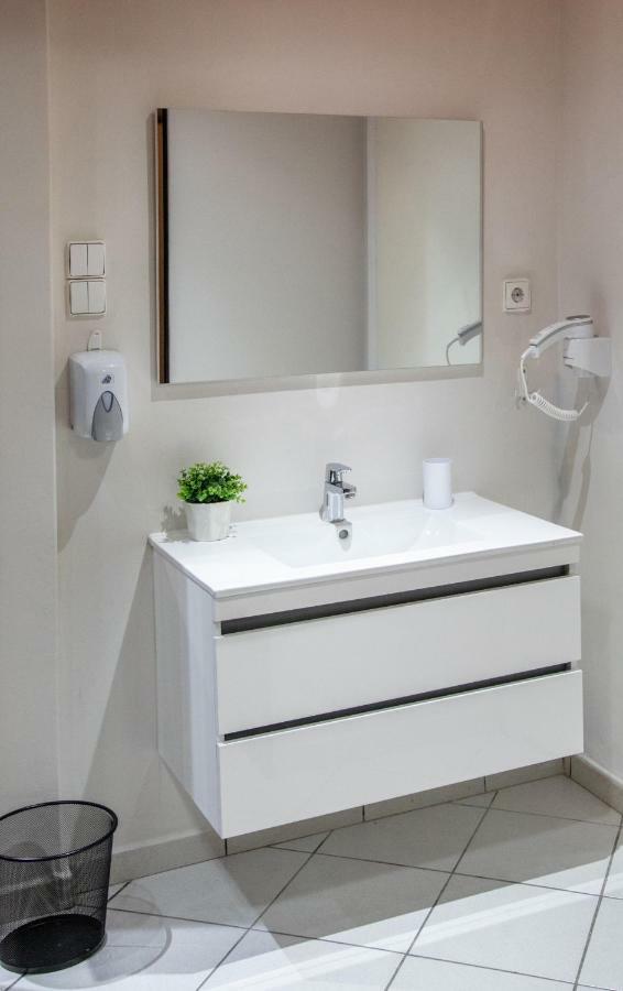 Christine'S Downtown Suites Кавала Екстериор снимка