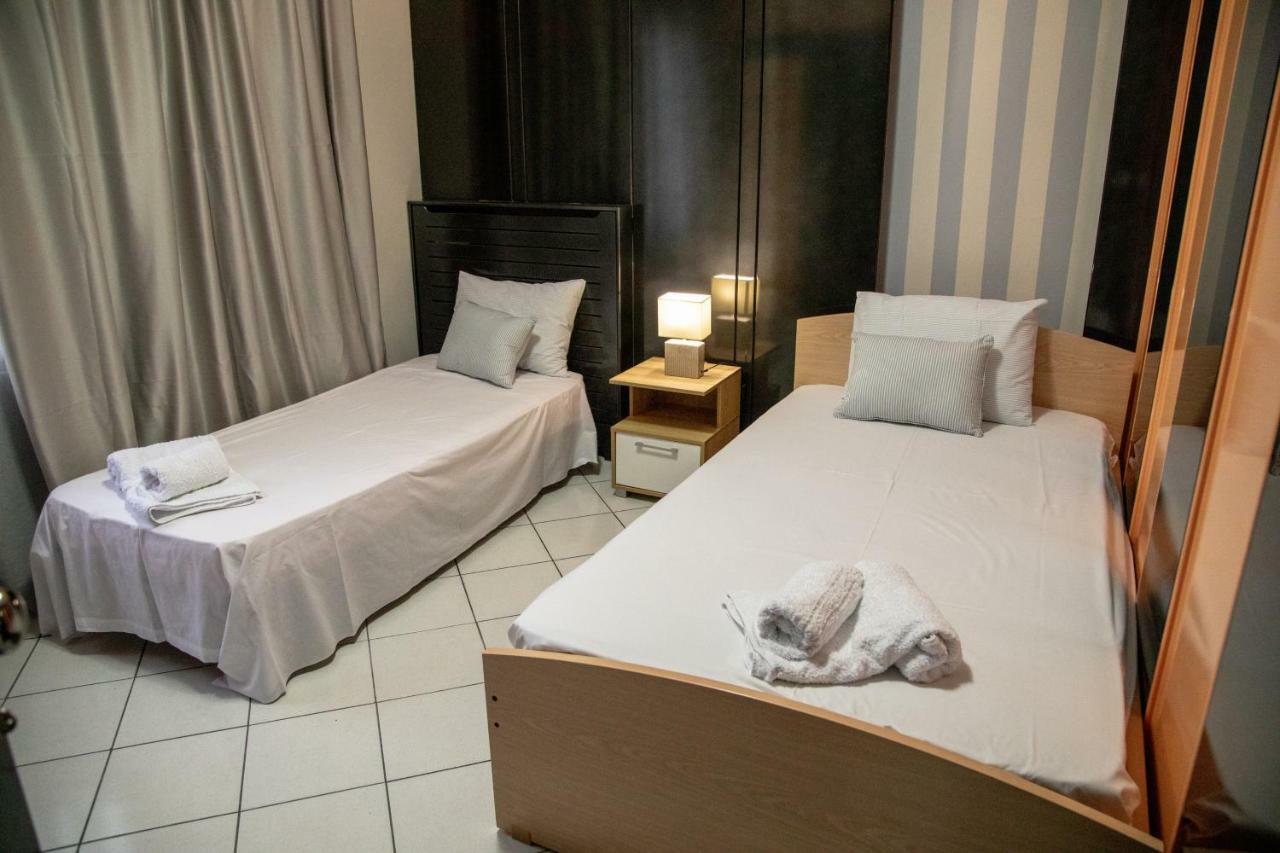 Christine'S Downtown Suites Кавала Екстериор снимка