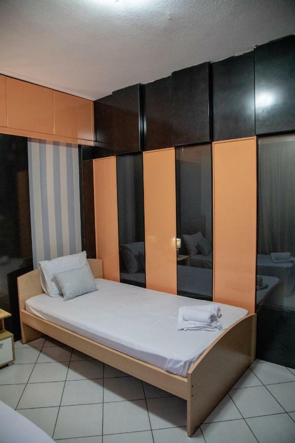 Christine'S Downtown Suites Кавала Екстериор снимка