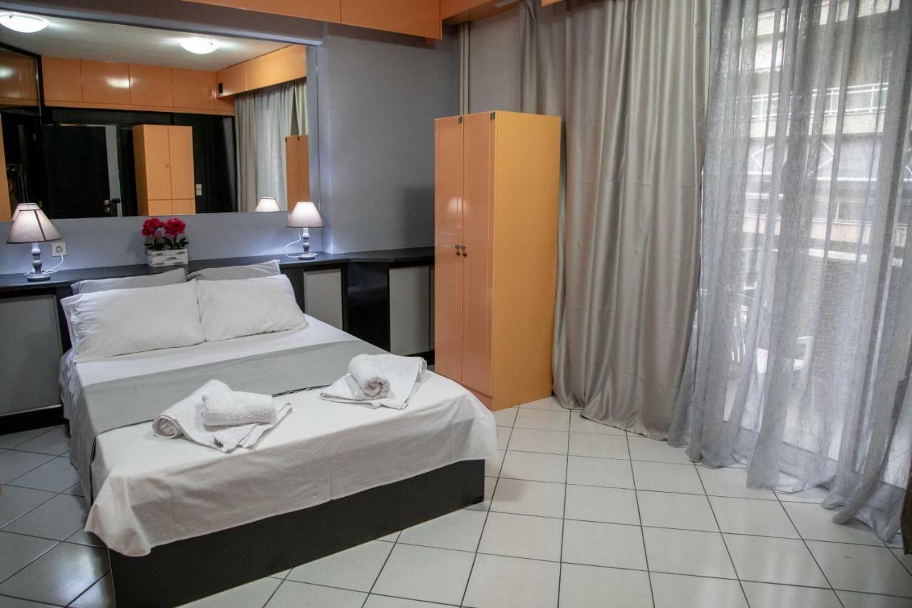 Christine'S Downtown Suites Кавала Екстериор снимка